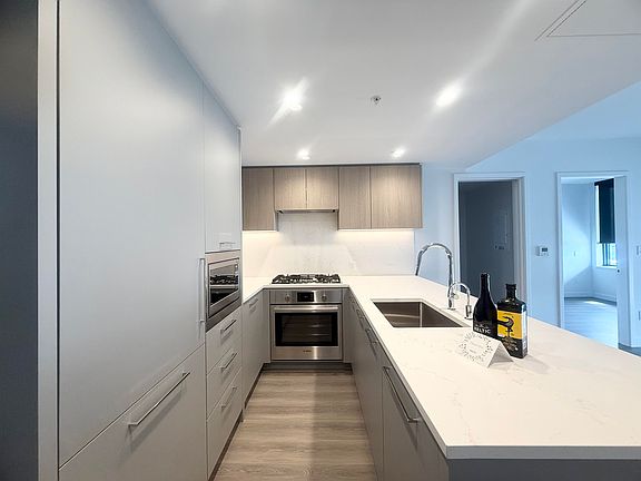 2nd image of 6608 Sussex Ave #2001