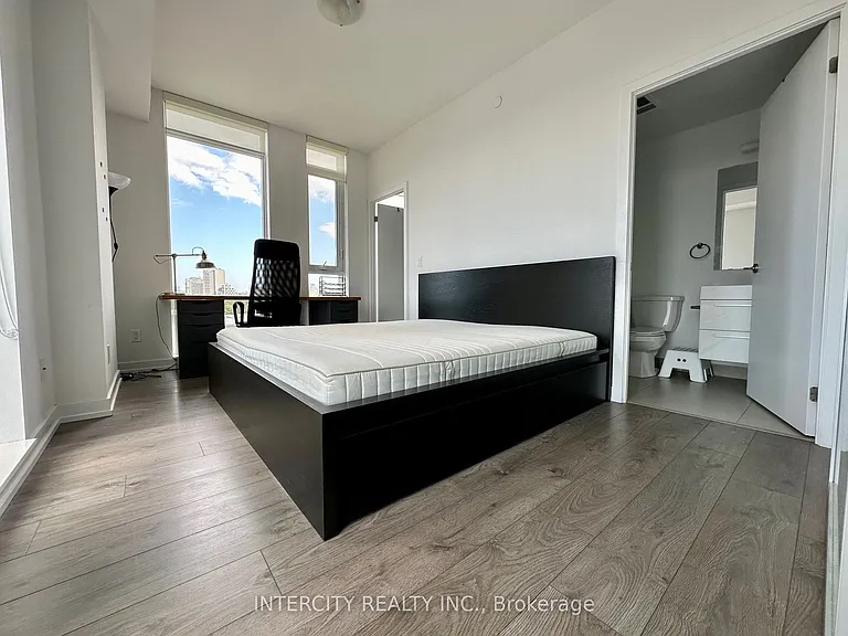 297 College St #820 — Photo 16