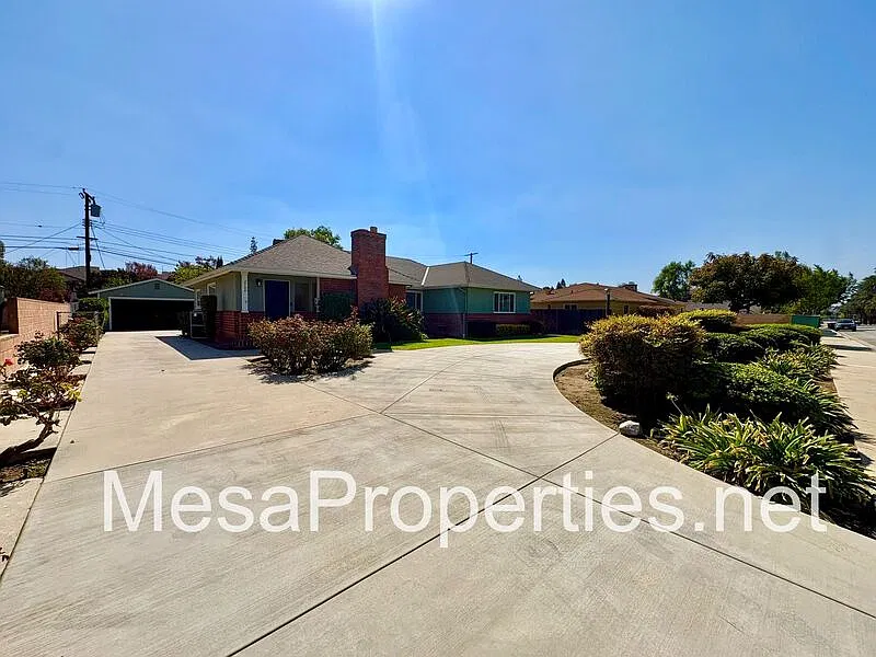 3 bed, 2.5 bath, 1827 sqft, $3,750 — Photo 2
