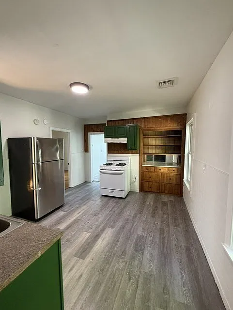 2 bed, 1.0 bath, 910 sqft, $2,350 — Photo 4