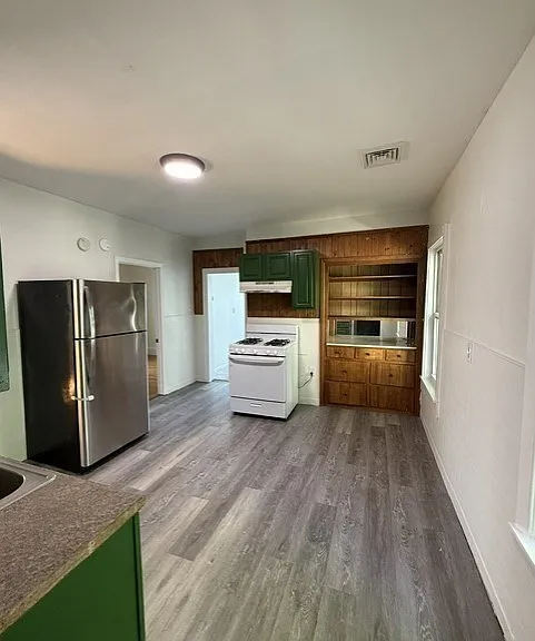 69 E Central St #2 — Photo 4
