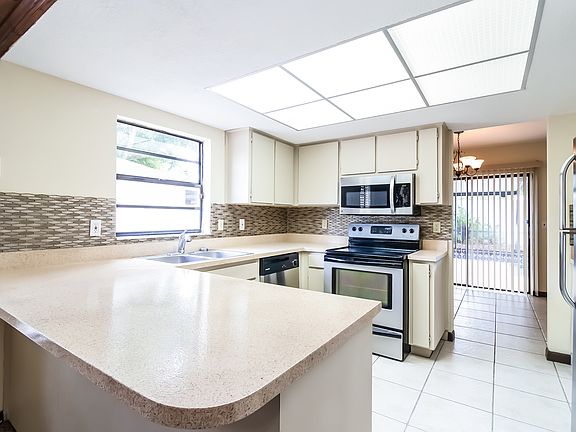 5th image of 11016 Wingate Dr