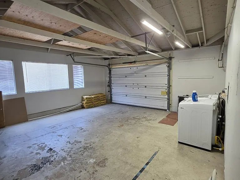 1319 Thermal Ave — Photo 37