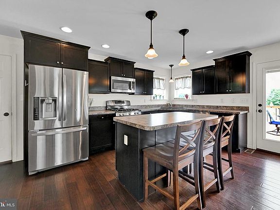 4th image of 78 Empire Ln