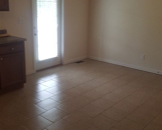 2nd image of 111 Ashland Dr APT B