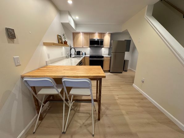 297 College St #7C