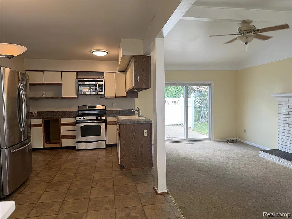 3 bed, 1.5 bath, 1341 sqft, $2,550 — Photo 4