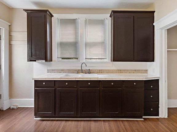 3rd image of 725 E Sherman St #1/2