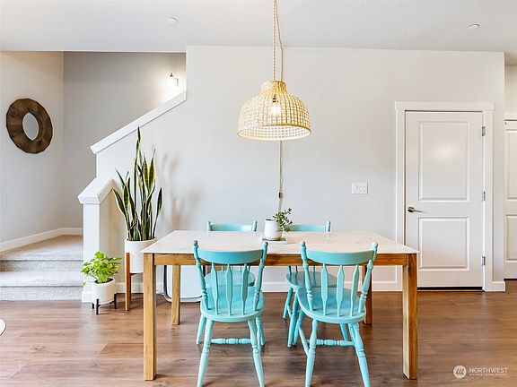 5th image of 127 Loganberry Court