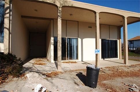 5th image of 3435 E Livingston Ave