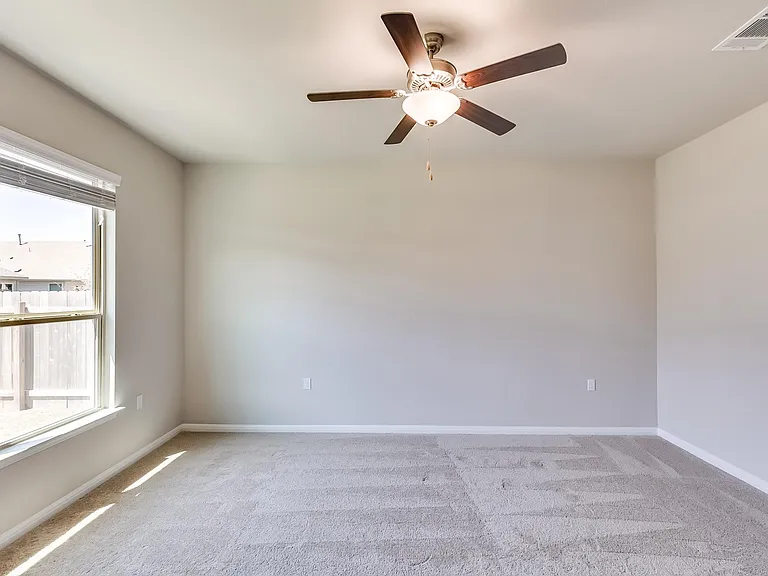 821 Falkland Trce — Photo 14