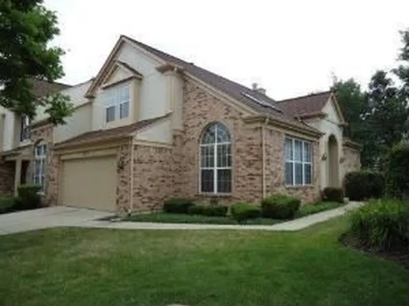 290 Lorraine Cir, Bloomingdale, IL 60108