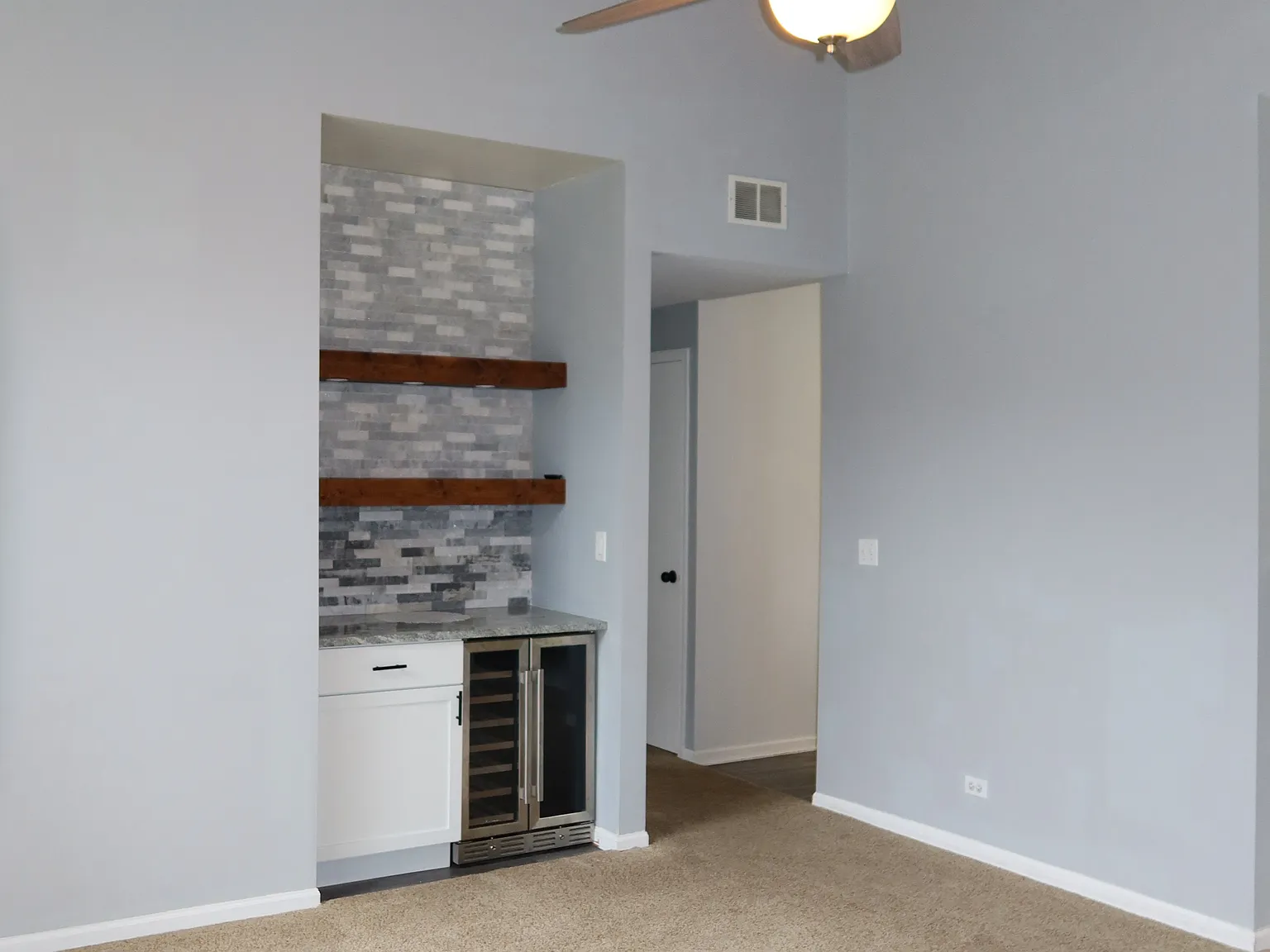 2 bed, 1269 sqft, $2,200 — Photo 4