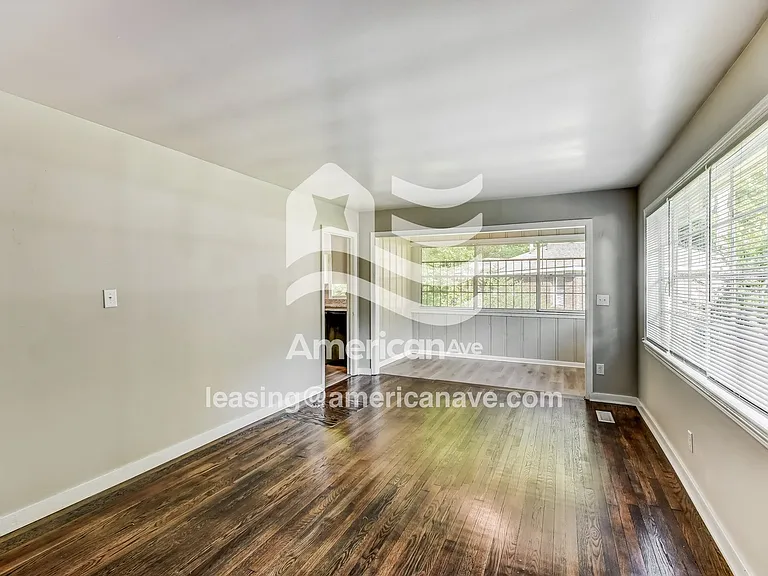 1465402_003_wm_-_living_room_13147453.jpg
