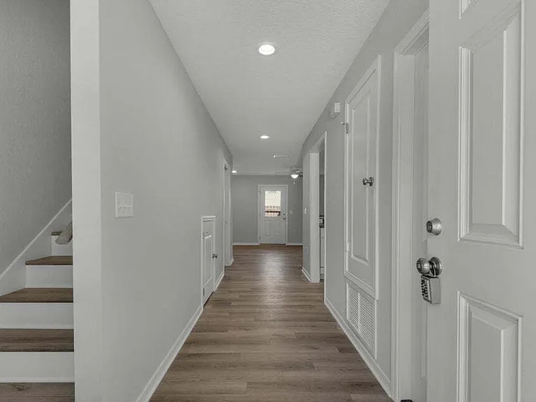 2259 Whitman Ln — Photo 2
