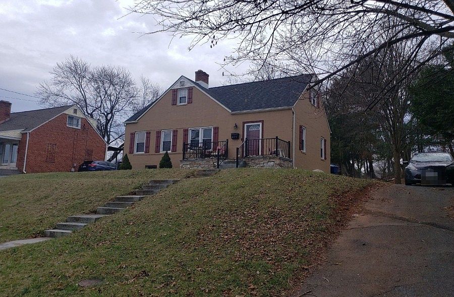 2nd image of 829 William St