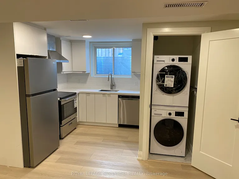 3271 Pilcom Cres #LOWER — Photo 14