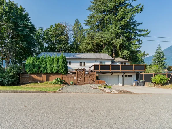 695 Hudson Bay St, Hope, BC V0X