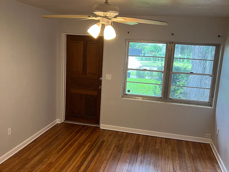 718 S Mills Ave — Photo 2