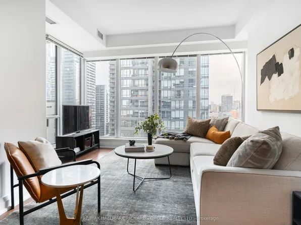 80 John St #2008, Toronto, ON M5V 3X4