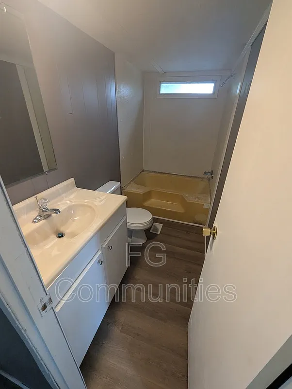 3 bed, 2.0 bath, $800 — Photo 4