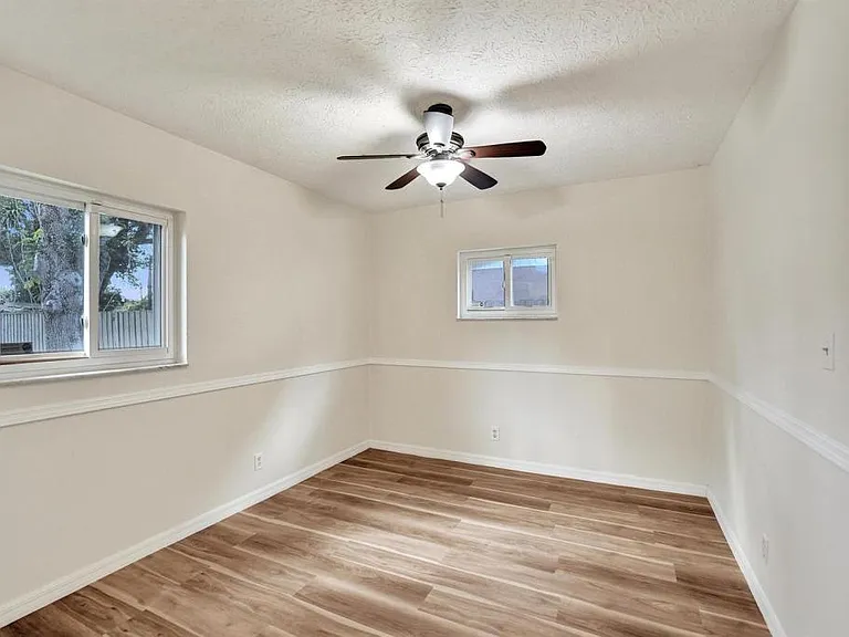 300 SW 19th Ave #0 — Photo 8