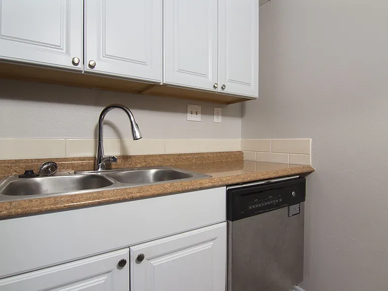 1424 Holden Ave #C — Photo 7