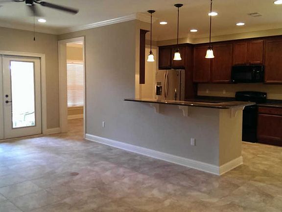 3rd image of 104 Arrowhead Way