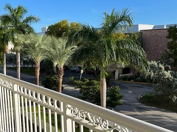 4th image of 3601 NE 170th St APT 302