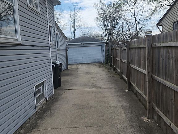 2nd image of 14951 Riverside Dr