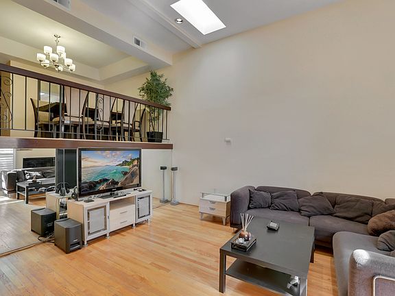 4th image of 18701 Hatteras St Unit 10