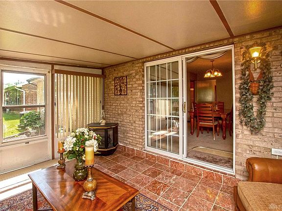 4th image of 571 Oakridge Dr