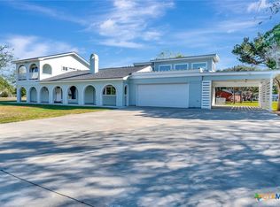 445 Lakeshore Dr, Victoria, TX 77905