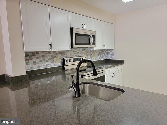 5th image of 610 N West St APT 205