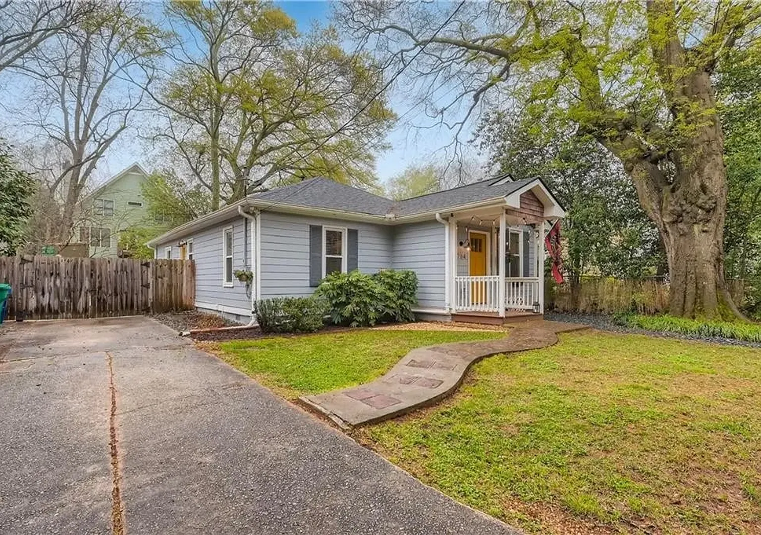3 bedroom / 2 bath in the heart of Avondale Estates! — Photo 2