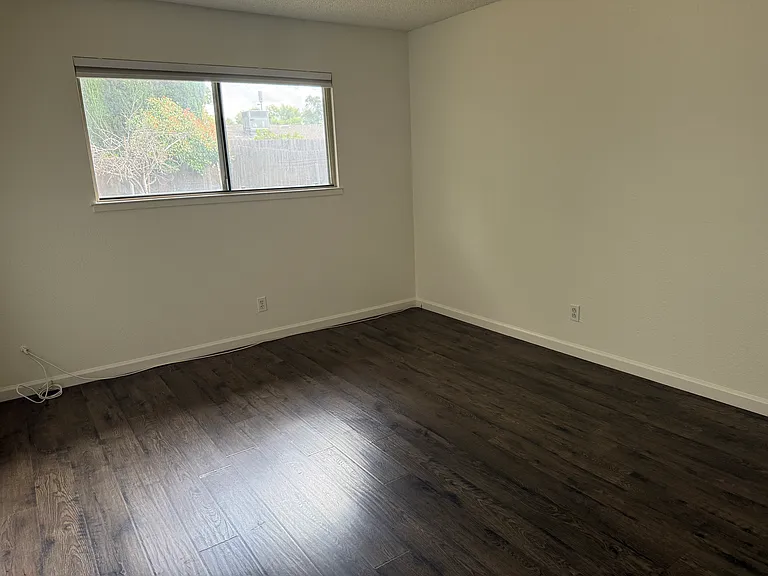 2436 S Whitney Blvd — Photo 6
