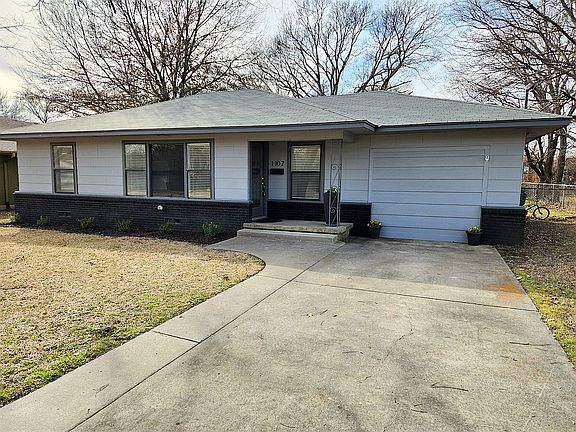 2nd image of 1107 Whaley Dr