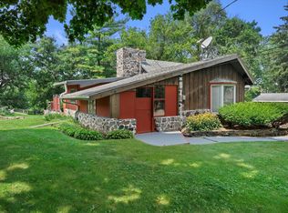W232N6285 Waukesha Ave, Sussex, WI 53089