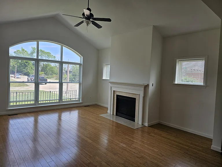 Helix Realty- The Original SOHO LOFTS — Photo 13