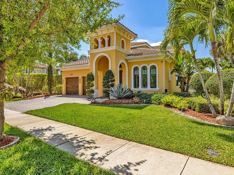 8256 Bradford Way — Photo 8