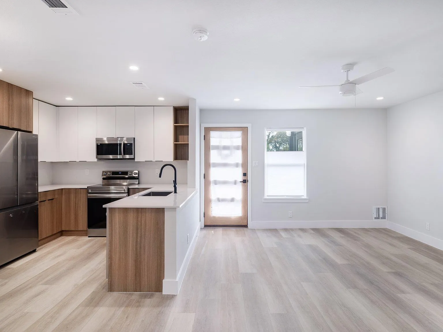 2 bed, 1.0 bath, 860 sqft, $1,850 — Photo 4