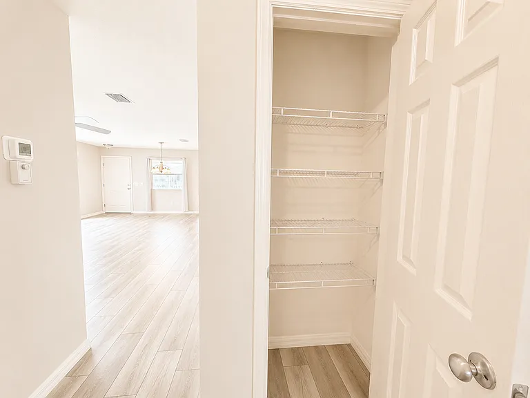 1835 Hallandale Ln — Photo 16