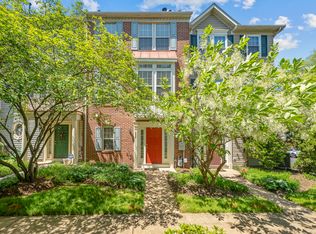 956 Harrison Cres, Alexandria, VA 22304