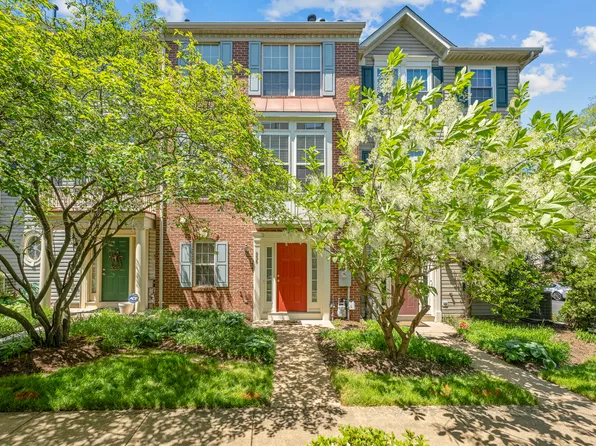 956 Harrison Cres, Alexandria, VA 22304