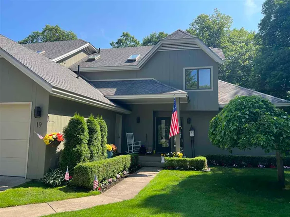 500 Westridge Dr APT 19, Harbor Springs, MI 49740