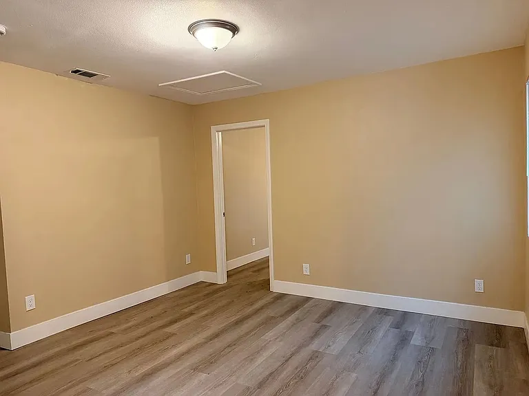 1550 N Pershing Ave — Photo 10