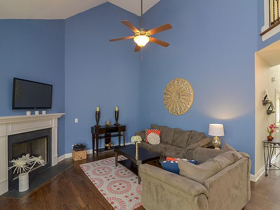 3rd image of 498 Williamsport Dr