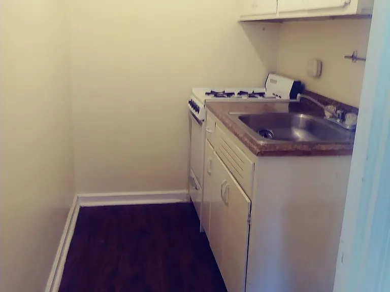 2307 Auburn St — Photo 2