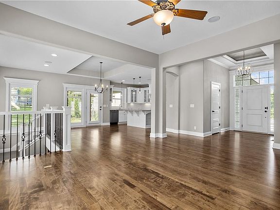 4th image of 4405 NE Gateway Dr