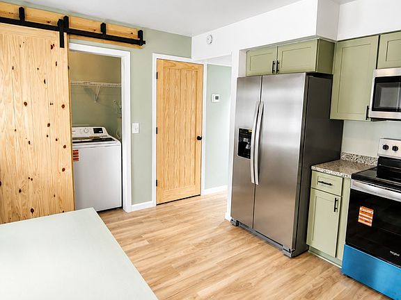 4th image of 250 Sanders Ferry Rd APT 21